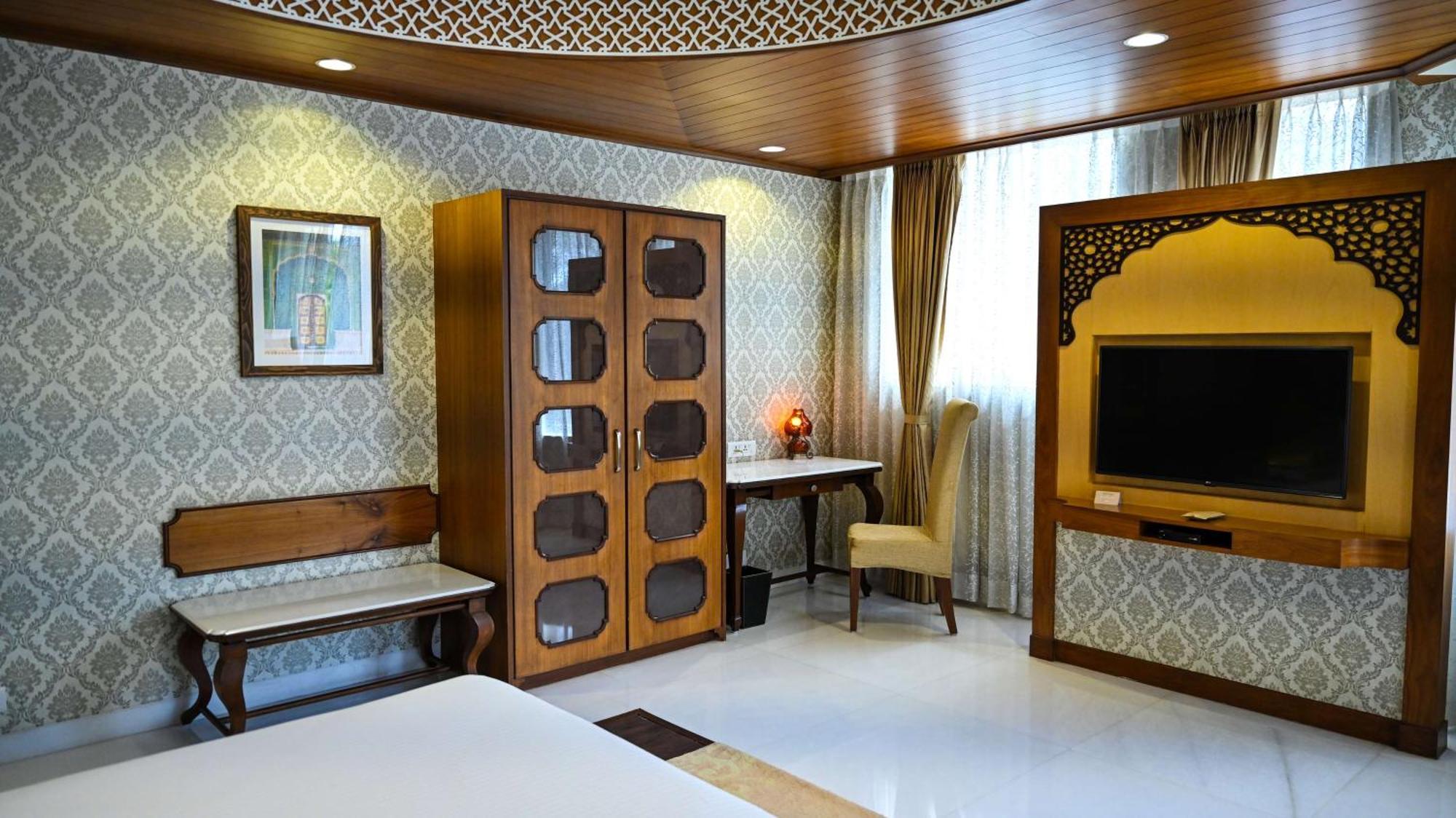 Radisson Jodhpur Hotel Jodhpur  Exterior foto A room at the Taj Mahal Palace